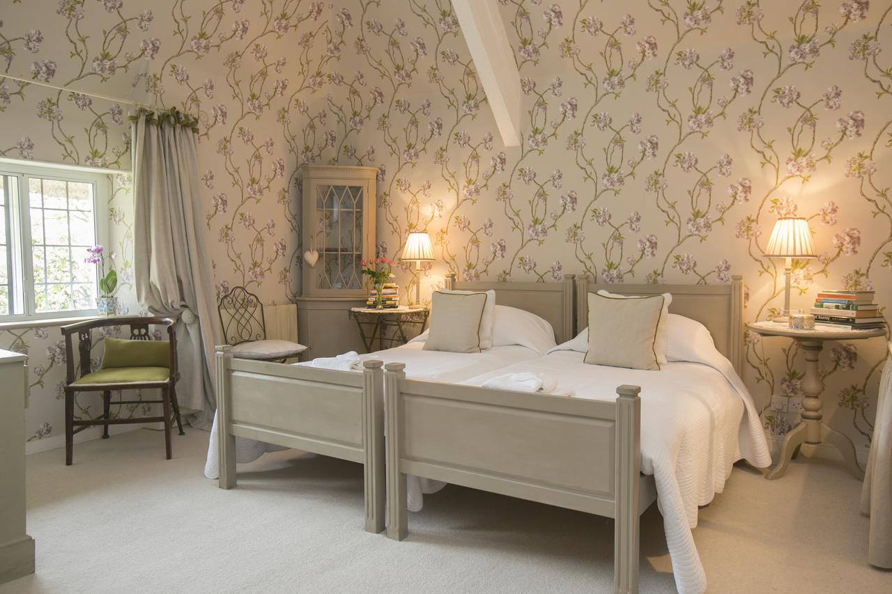 Tudor Cottage B&B Frampton エクステリア 写真